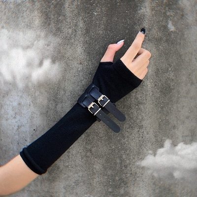 Finger belt gloves