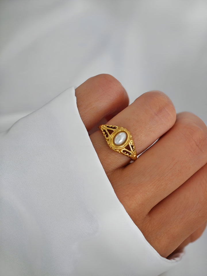 18K Gold Plated Hollow Texture Freshwater Pearl Ring