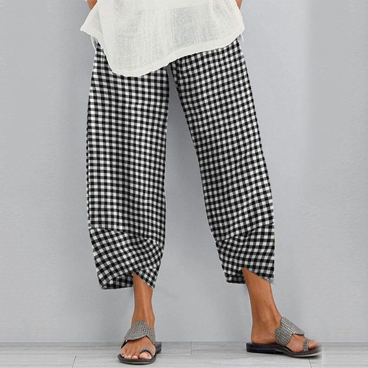 Cropped Pants With Checkered Panels For Versatility