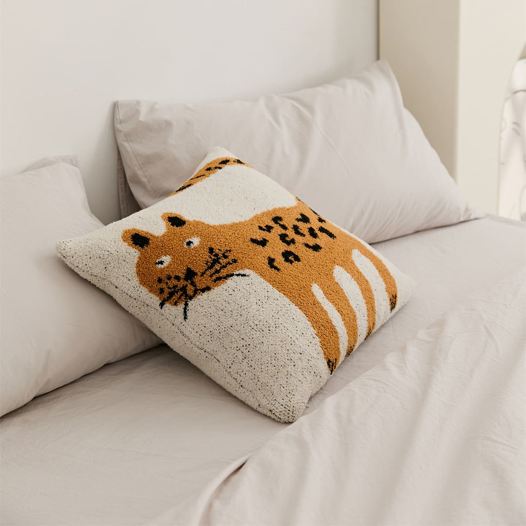 Cute Spot Cat Microfiber Knitted Cushion Cover