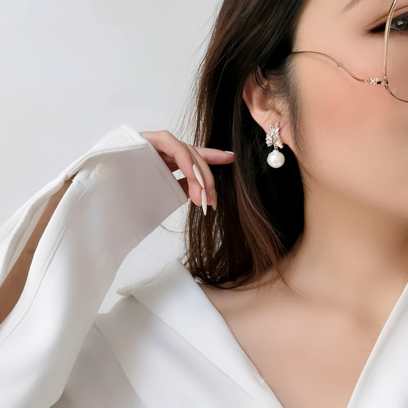 French Girl Pearl Sense Elegant Leaf Earrings