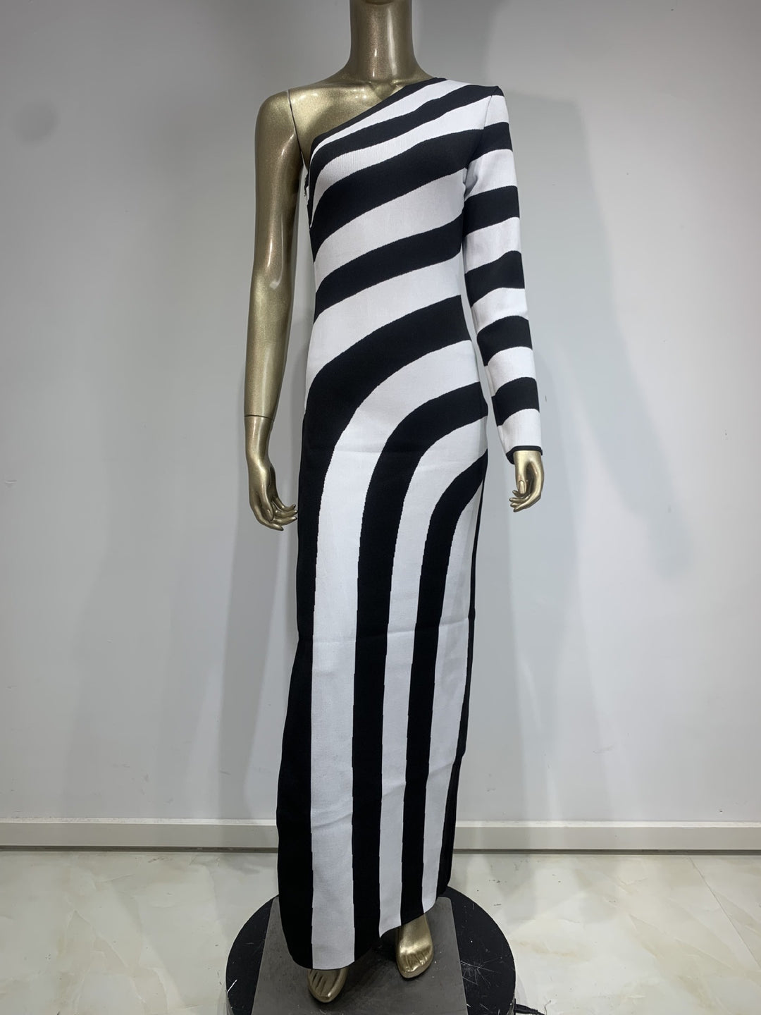 Zebra Stripe Shoulder Long Sleeve Exposed Leg Bandage One-piece Dress