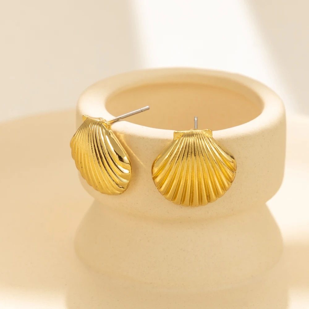 Vintage Shell-Inspired Stud Earrings for Women
