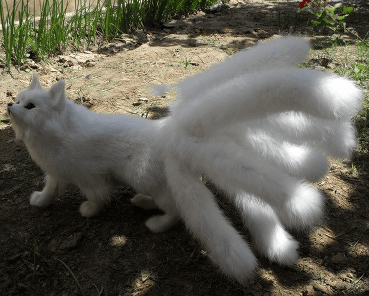 Simulation Nine-Tailed Medium Fox Standing White - MRSLM