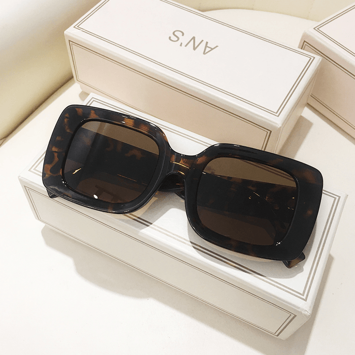 Fashionable Western Style Sunglasses Ladies Square Big Frame Wide Legs - MRSLM